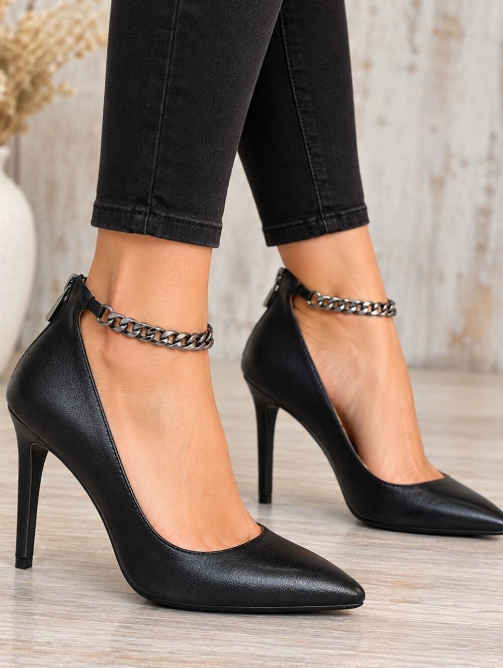 Jessica Simpson Halliye Y2K Office Siren Chain Pointed Toe Stilleto Pumps 7.5M